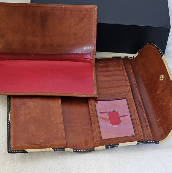 EUC Dooney & Bourke wallet With checkbook Cover - Picture 4 of 9